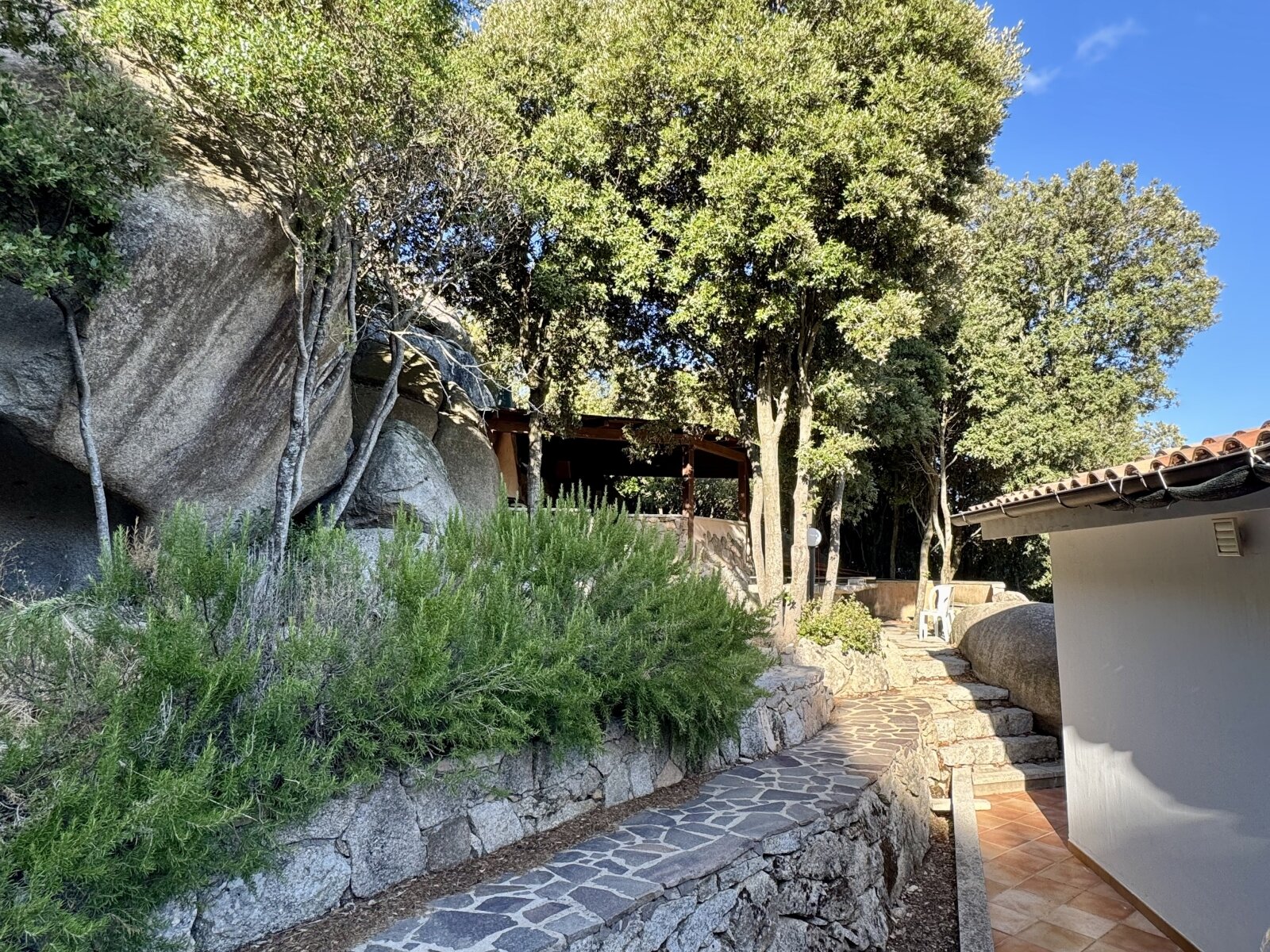 Absolut ruhig gelegen mit ausgebauter Depandance