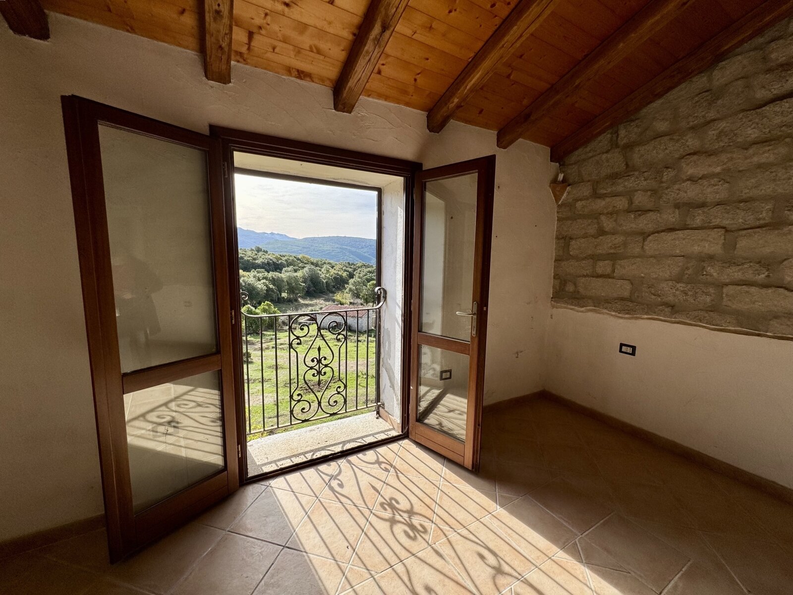 Absolute Ruhe, 13 Hektar, 4000 Korkeichen