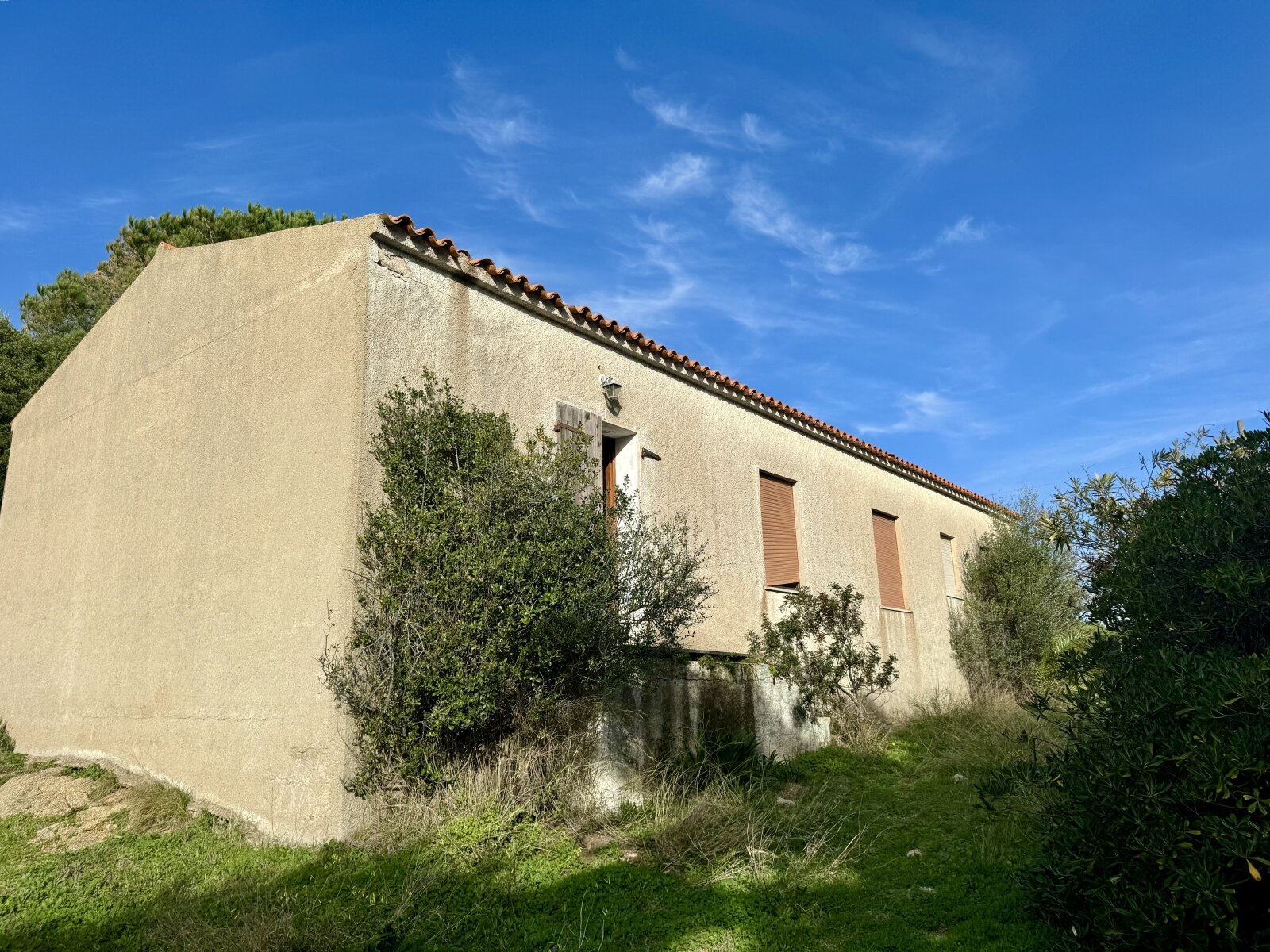Große Struktur mit Meerblick und Potenzial, Vignola