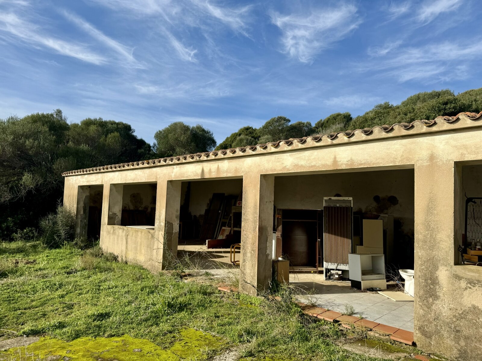 Große Struktur mit Meerblick und Potenzial, Vignola