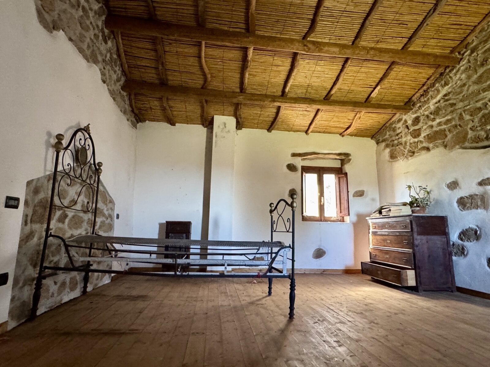 Großes Haus mit 4 Appartements, 60 Hektar, Meerblick