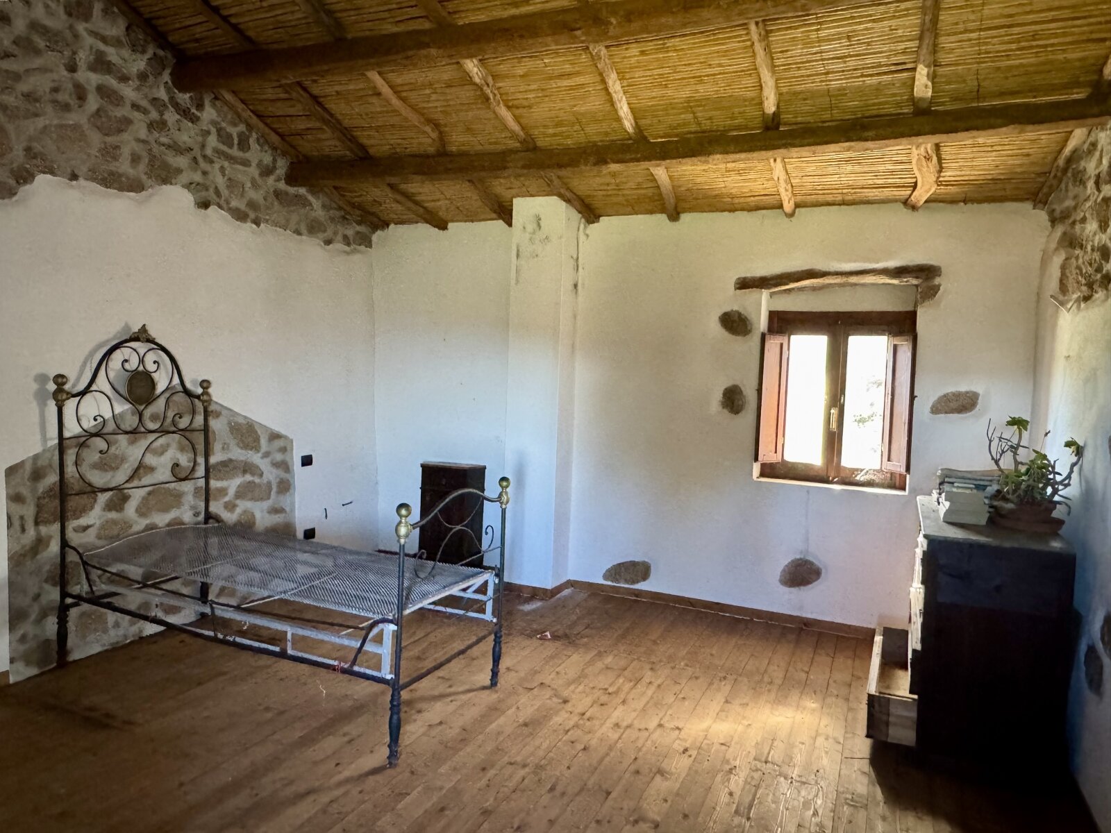 Großes Haus mit 4 Appartements, 60 Hektar, Meerblick