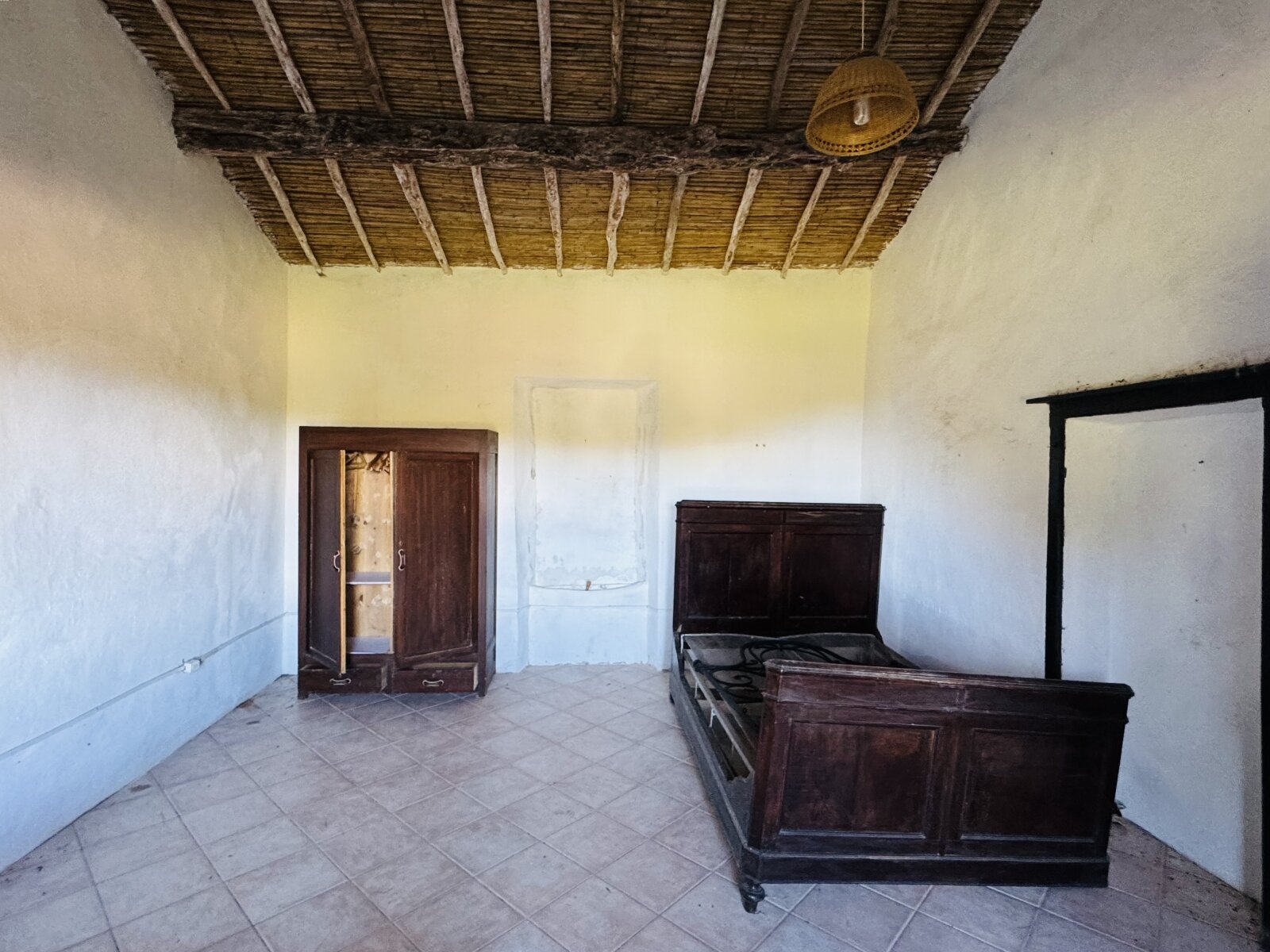 Großes Haus mit 4 Appartements, 60 Hektar, Meerblick