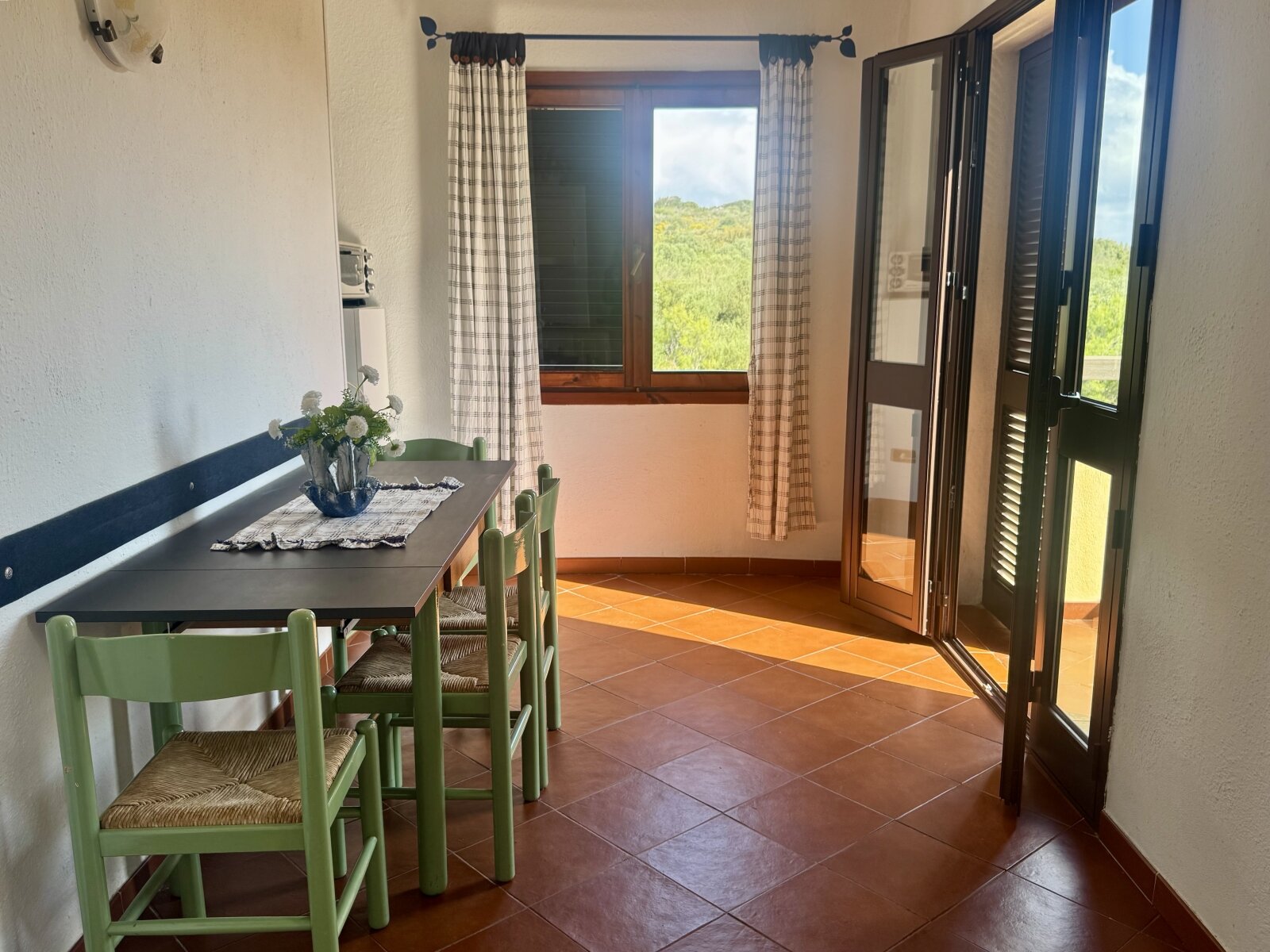 3 Zi.-Ferienwohnung in Porto Pozzo, ruhig, Meerblick