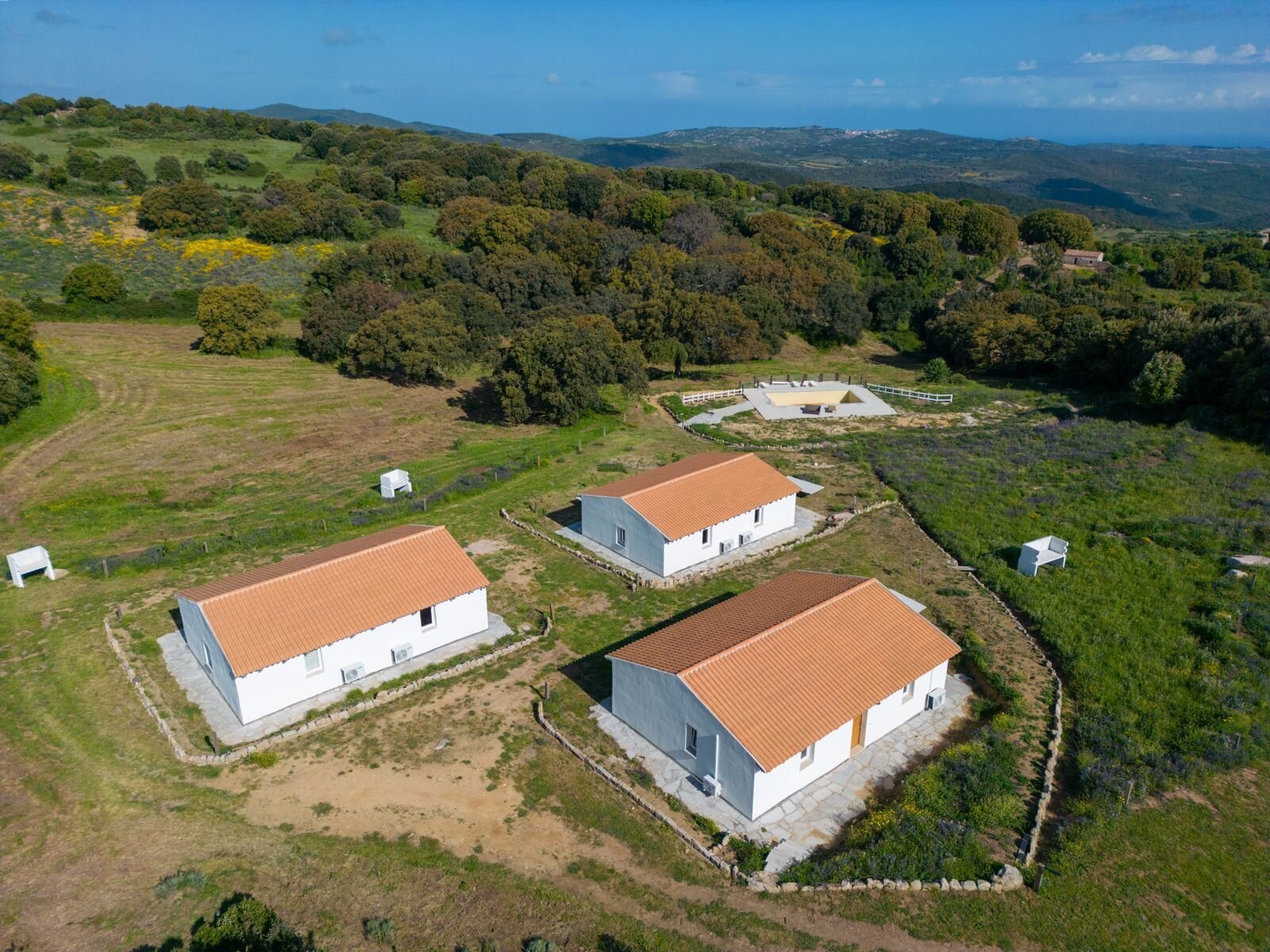 3 Häuser, Pool, Ruhe, Meerblick, 5 Hektar, Luogosanto