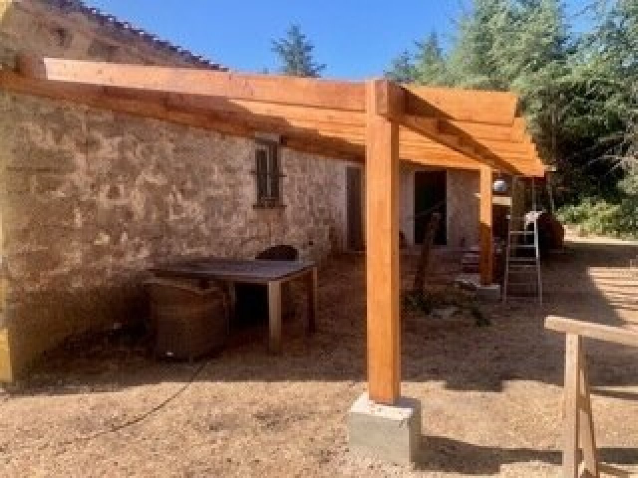 Rückseite mit Terrassenüberdachung