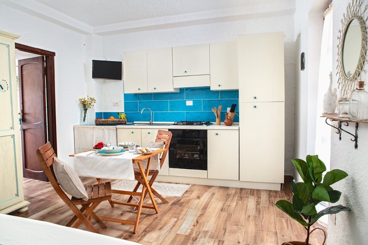 Moderne Küche mit hochwertiger Ausstattung und praktischem Grundriss Moderne Küche mit hochwertiger Ausstattung und praktischem Grundriss
