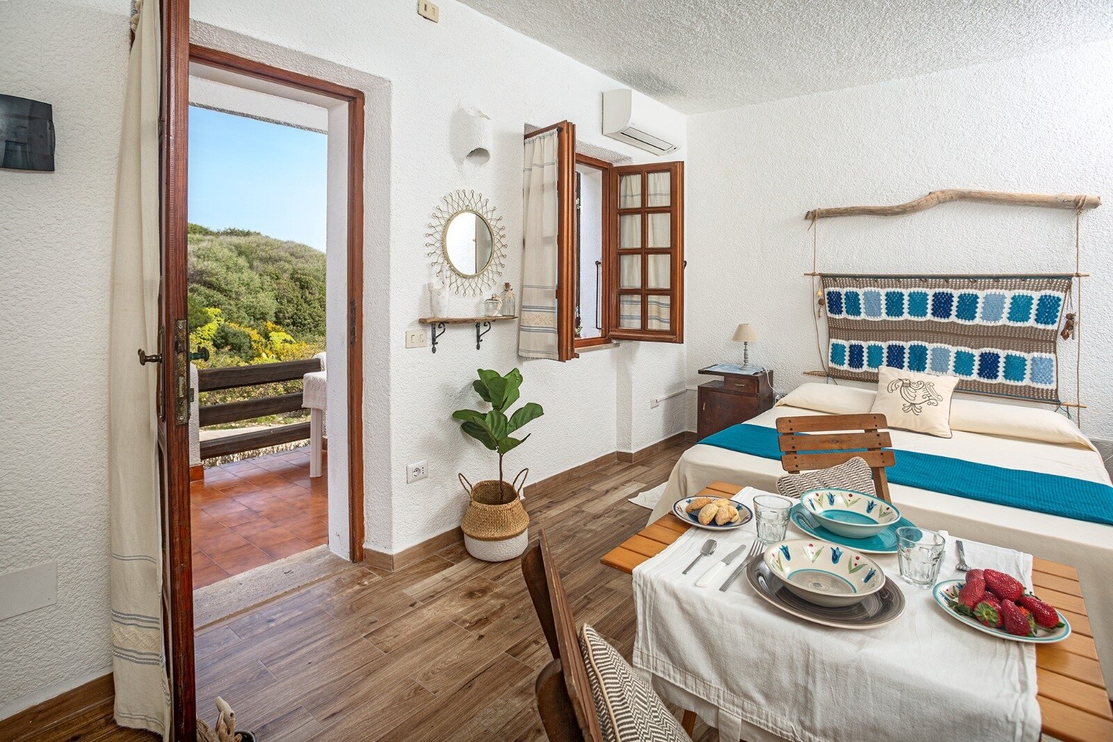 Helles Schlafzimmer mit direktem Terrassenzugang und Klimaanlage Helles Schlafzimmer mit direktem Terrassenzugang und Klimaanlage