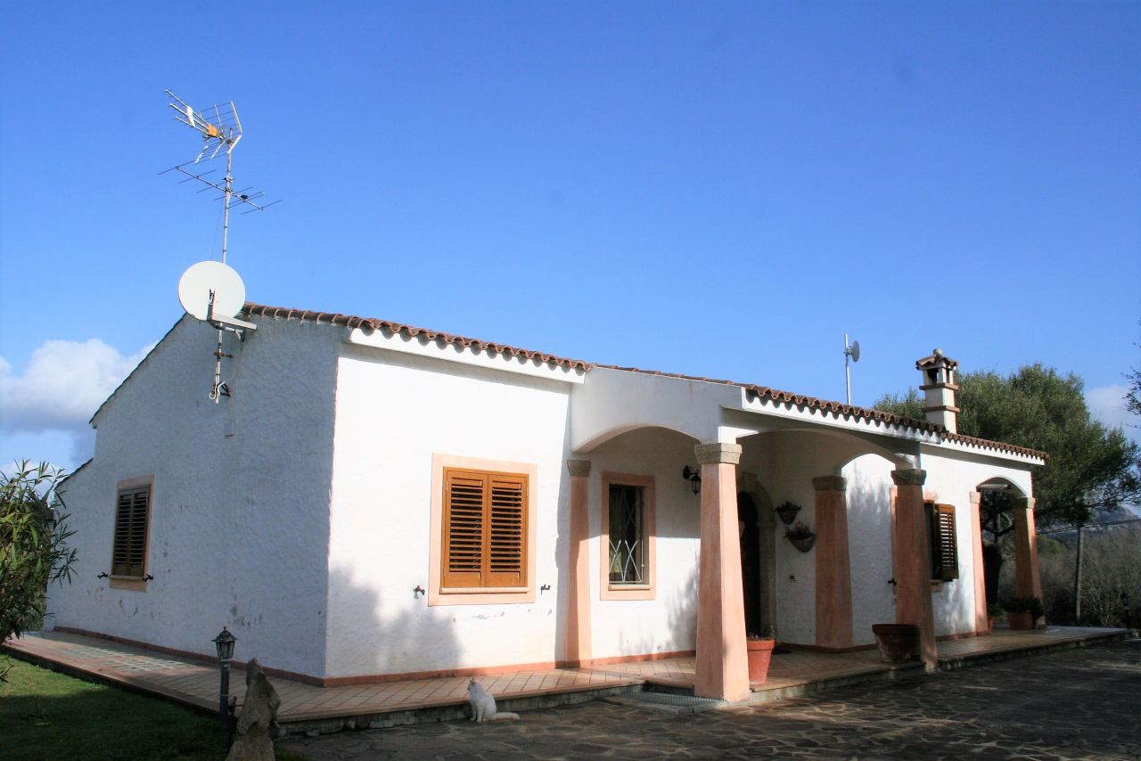 Villa Loc. Li Tauli