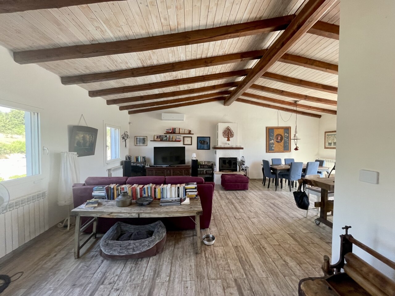 geräumiges Wohnzimmer geräumiges Wohnzimmer