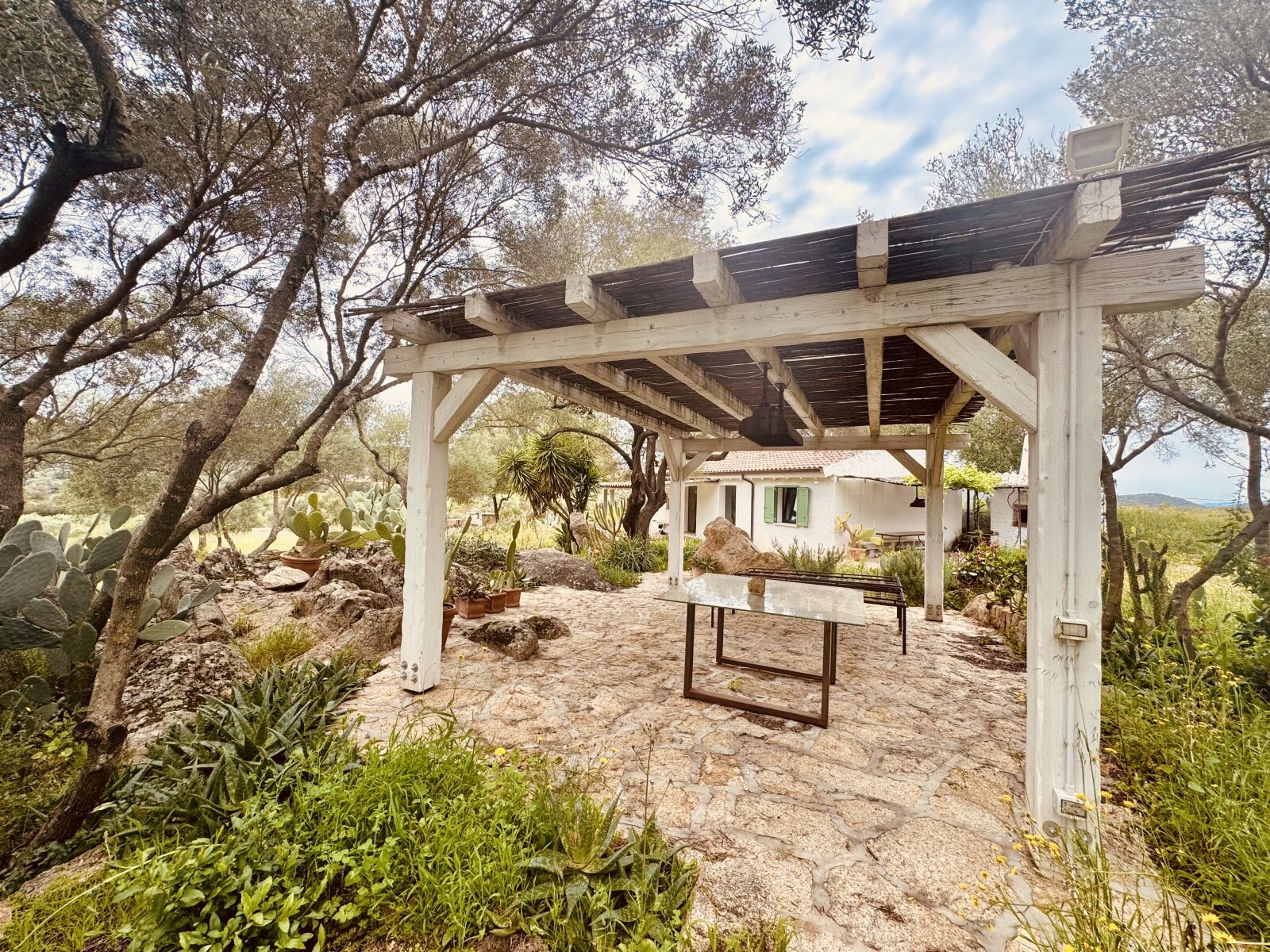Pergola im Frühling Pergola im Frühling