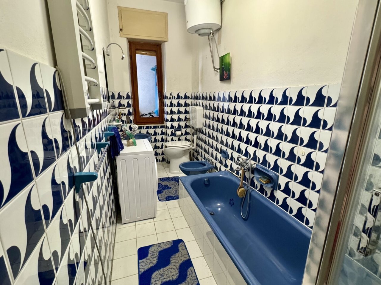 Badezimmer mit Badewanne Badezimmer mit Badewanne