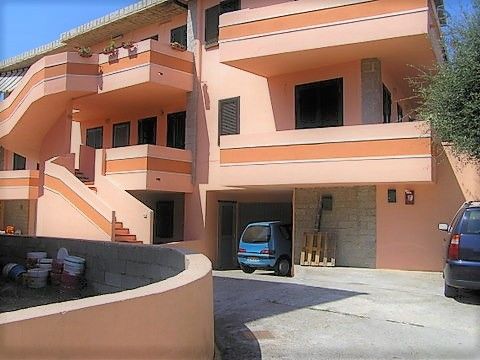 Appartement mit Terrasse und Garage