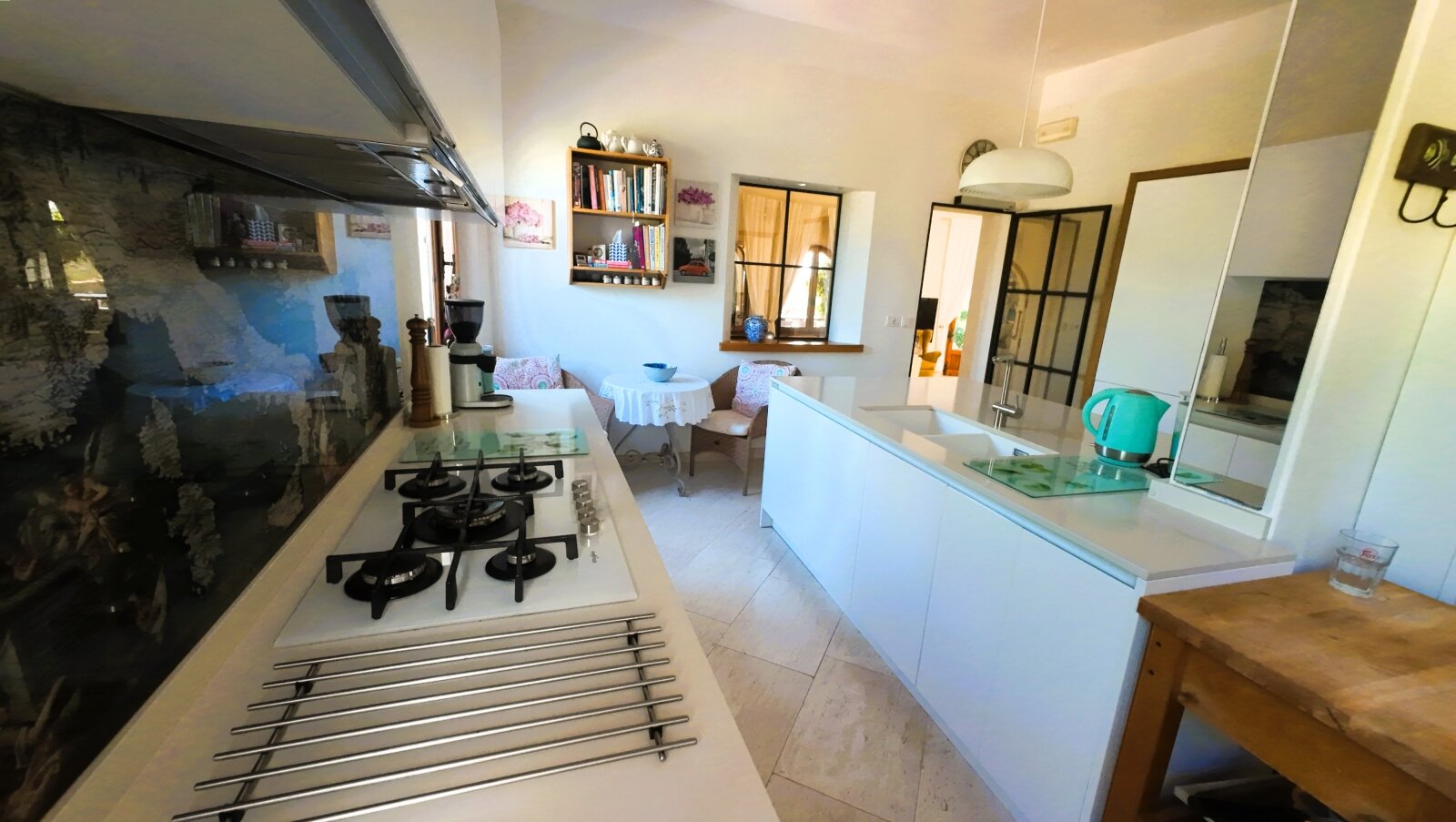 Bright designer kitchen with gas stove and panoramic windows – cooking with a feel-good factor! Bright designer kitchen with gas stove and panoramic windows – cooking with a feel-good factor!