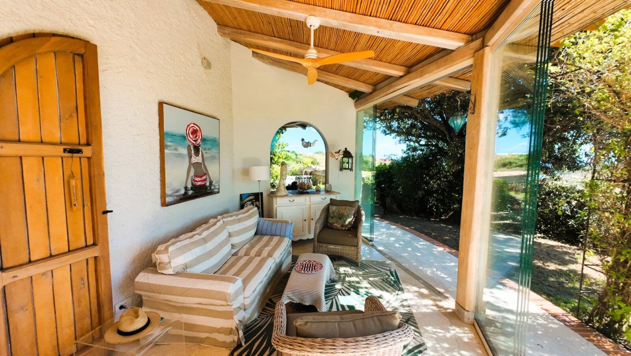 Brightly lit veranda with panoramic glazing – your retreat between garden and living space!