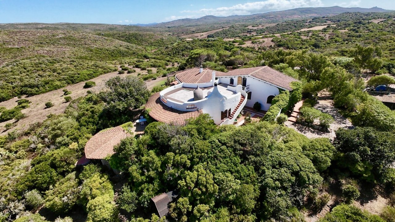 Exclusive country house with panoramic views - architectural masterpiece in pristine natural surroundings