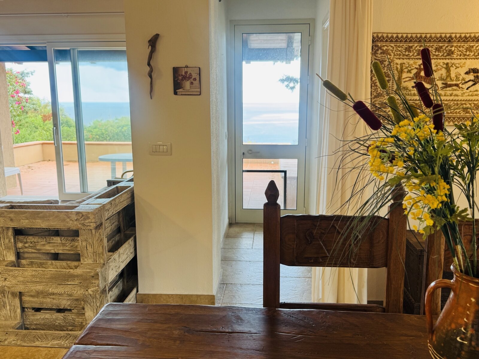 Panoramic view: Bright apartment with breathtaking sea view perspective Panoramic view: Bright apartment with breathtaking sea view perspective