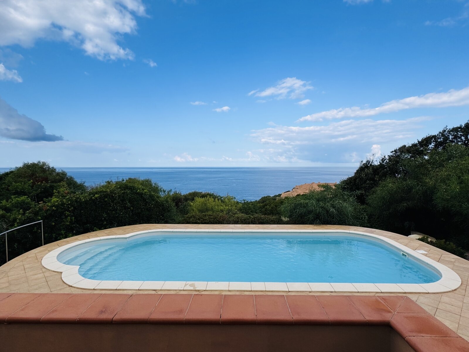 Exclusive sea view paradise: pool with breathtaking panoramic view of the horizon! Exclusive sea view paradise: pool with breathtaking panoramic view of the horizon!