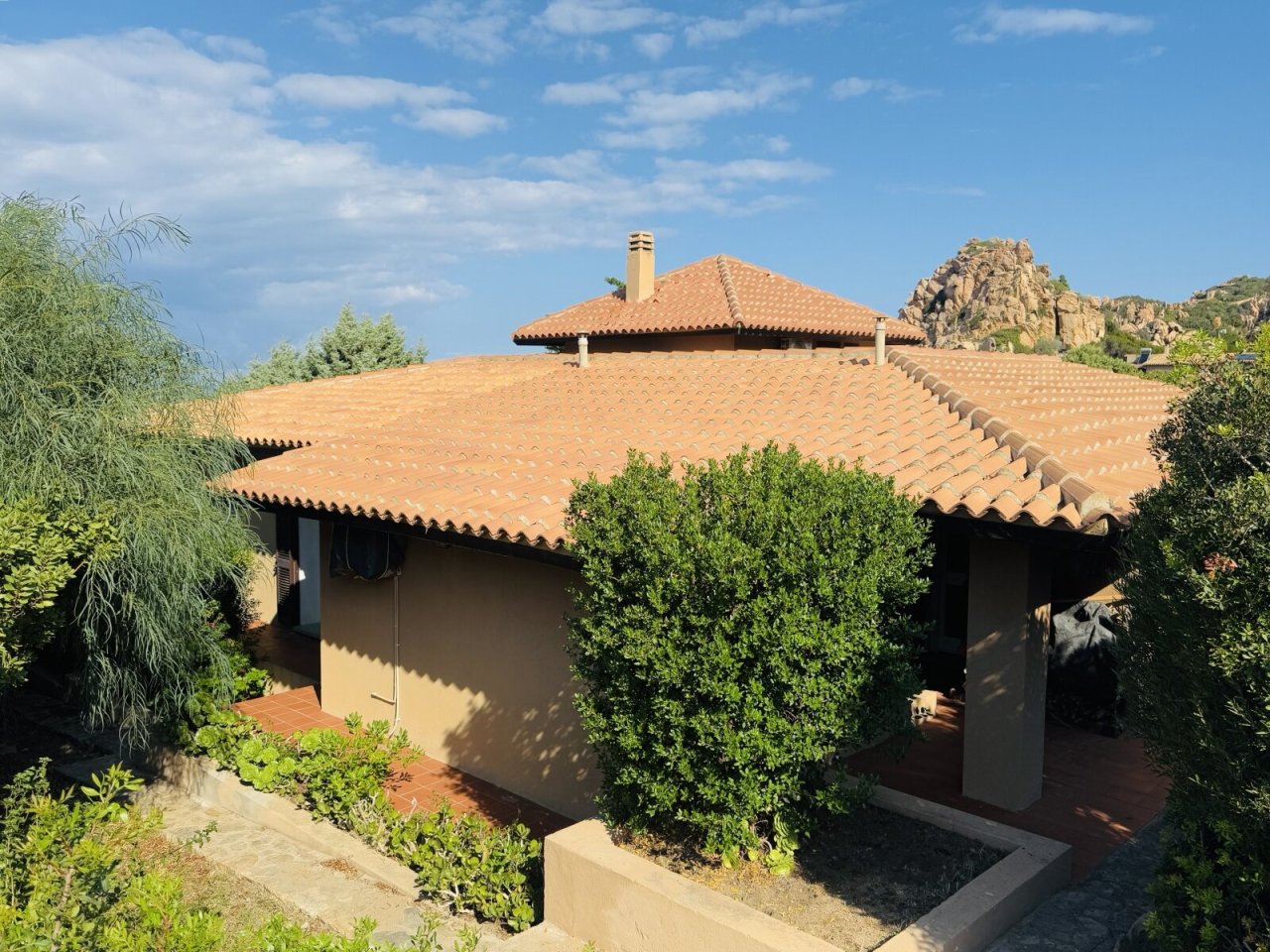 Mediterranean dream property with natural stone panorama - Exclusive terracotta-roof villa in a stunning rocky landscape