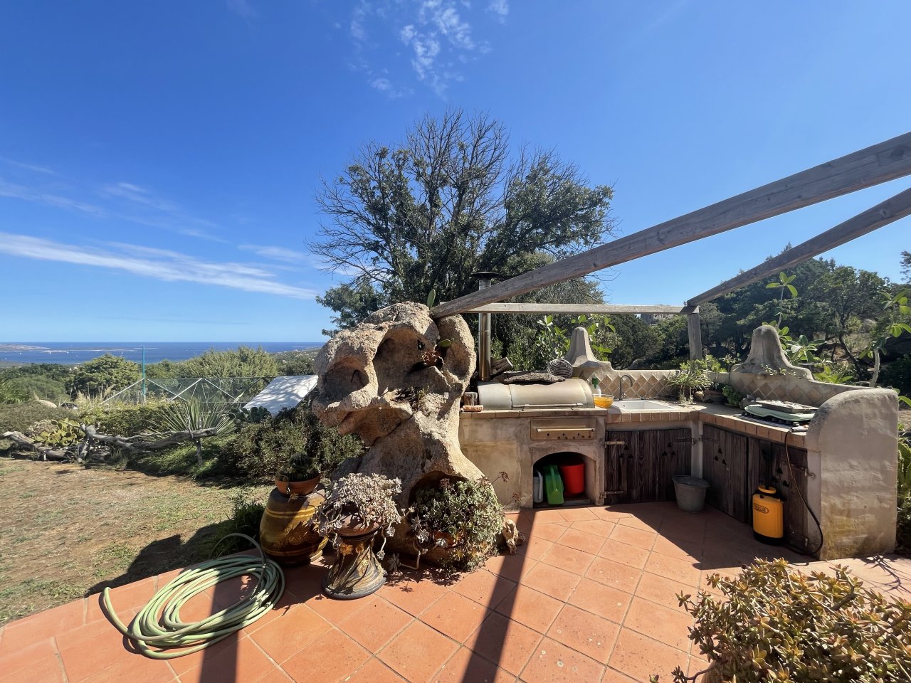 Cucina mediterranea all'aperto con vista mozzafiato sul mare - cucinare tra le rocce e il cielo! Cucina mediterranea all'aperto con vista mozzafiato sul mare - cucinare tra le rocce e il cielo!