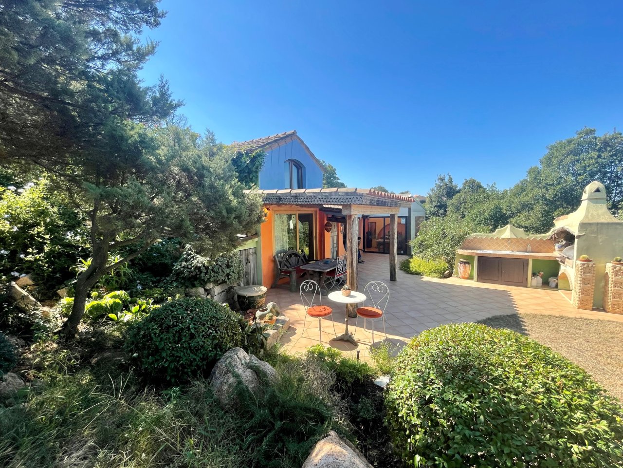 Oasi di benessere mediterranea con ampia terrazza e giardino naturale - il vostro paradiso privato vi aspetta! Oasi di benessere mediterranea con ampia terrazza e giardino naturale - il vostro paradiso privato vi aspetta!